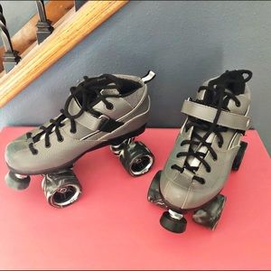 Grey Rock GT50 Quad Skates Grey Derby Skates